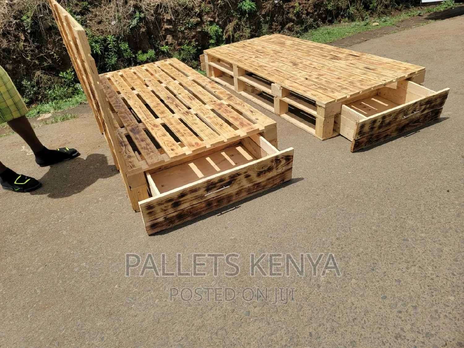Pallet Bed- 6*6 Detachable and With Drawers Pallet Bed. (#T)