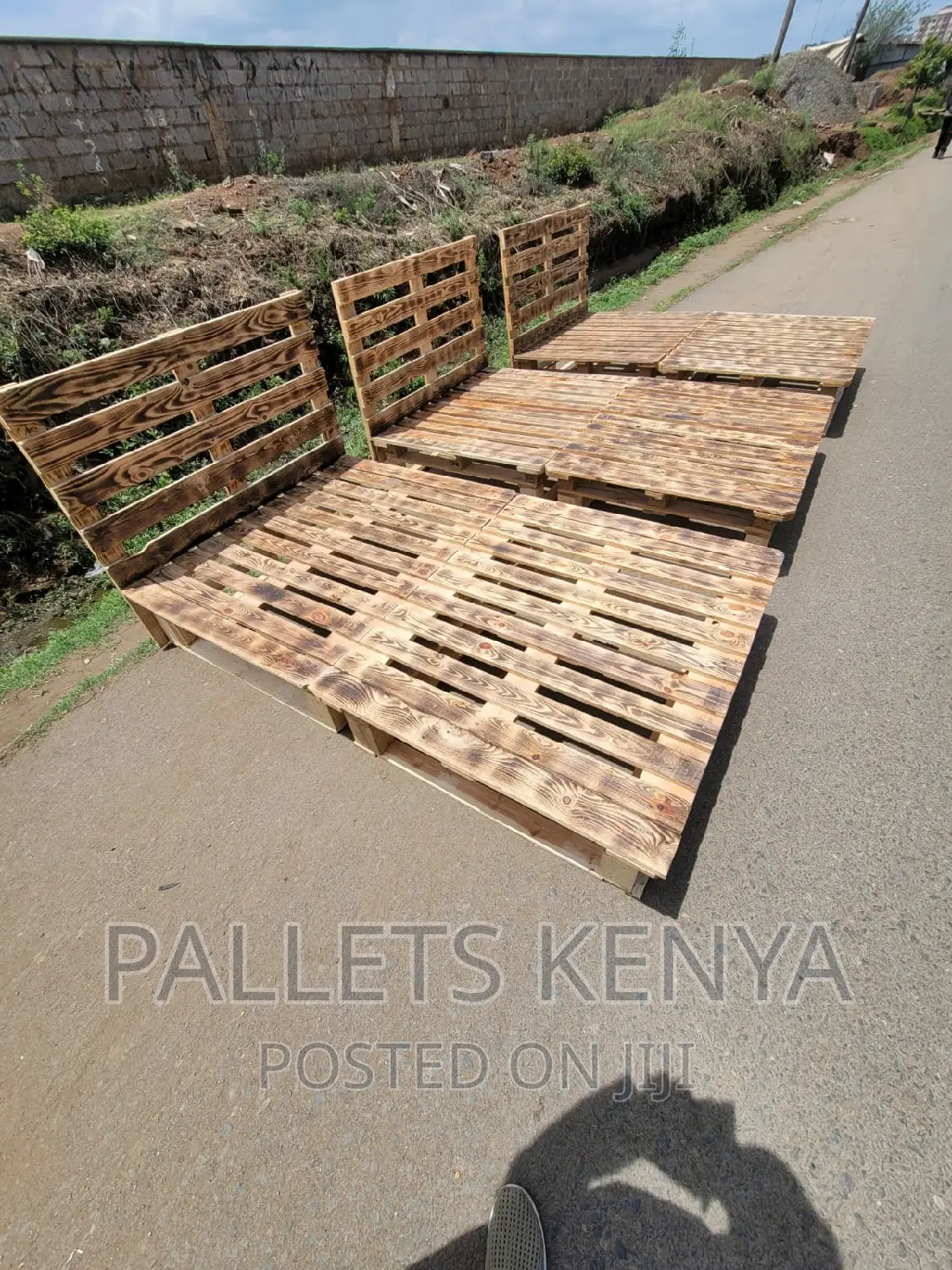 Pallet Bed- 4*6 Detachable and Blazed Pallet Bed. (#PC08,4)