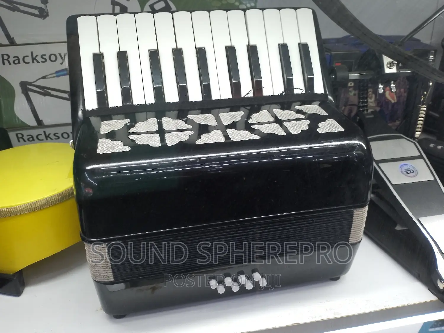 8 Bass Accordion