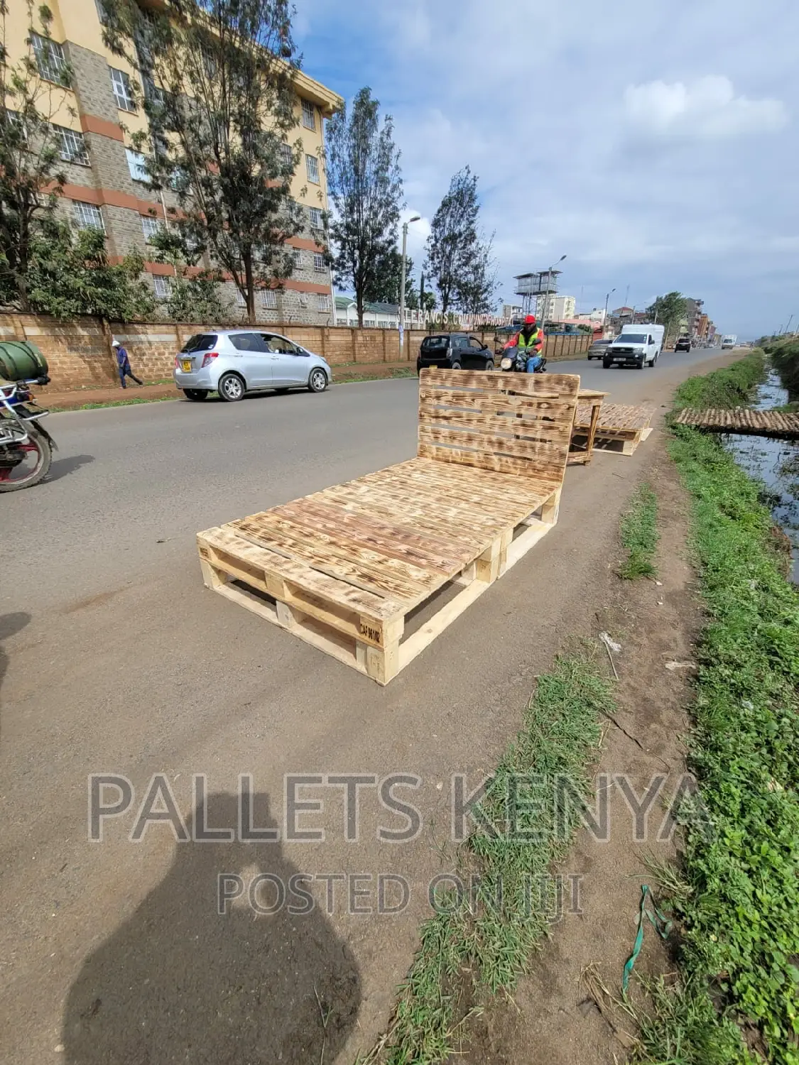 Pallet Bed- 4*6 Detachable and Blazed Pallet Bed. (#Cxz03,4)