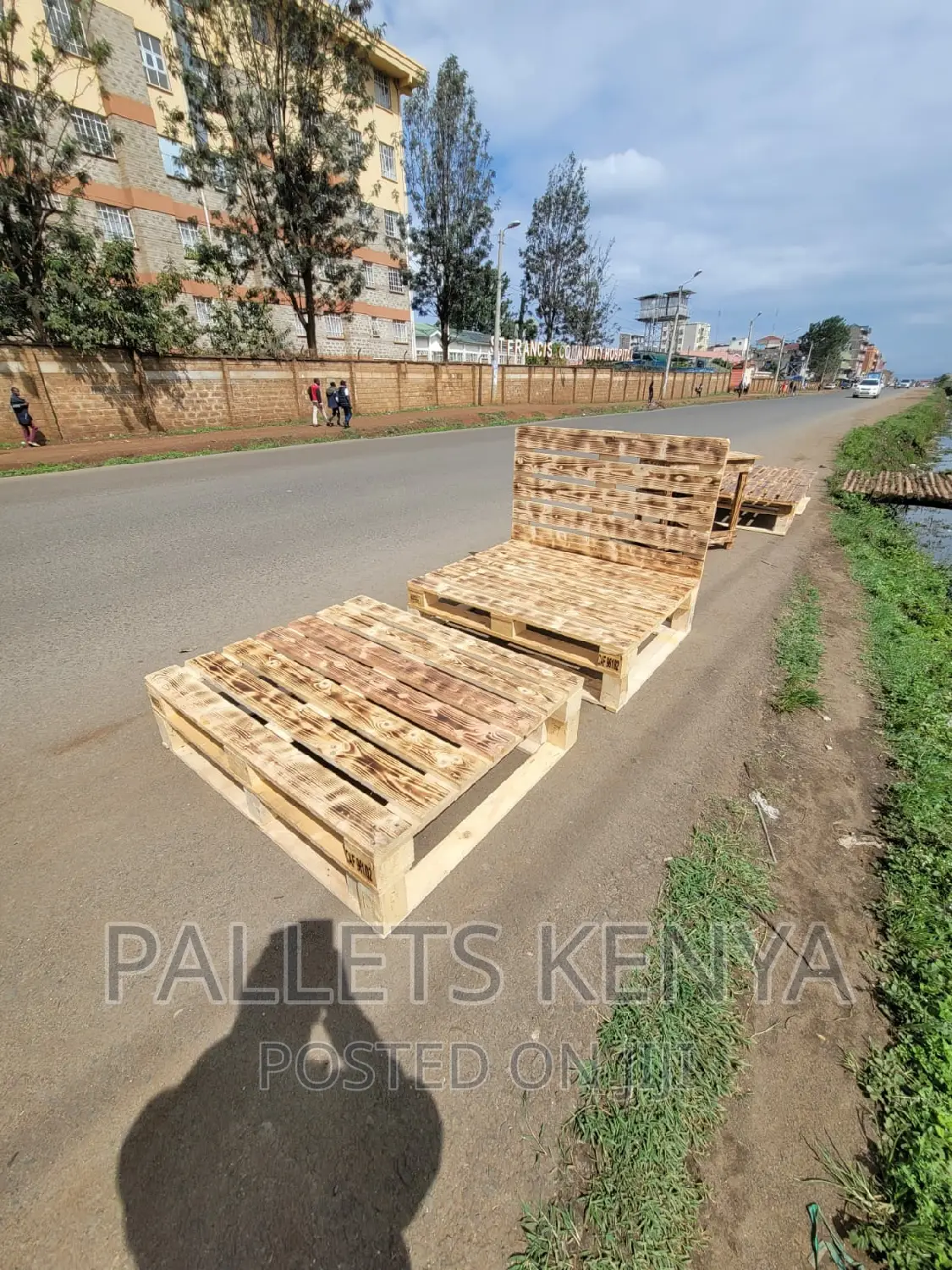 Pallet Bed- 4*6 Detachable and Blazed Pallet Bed. (#Cxz03,4)