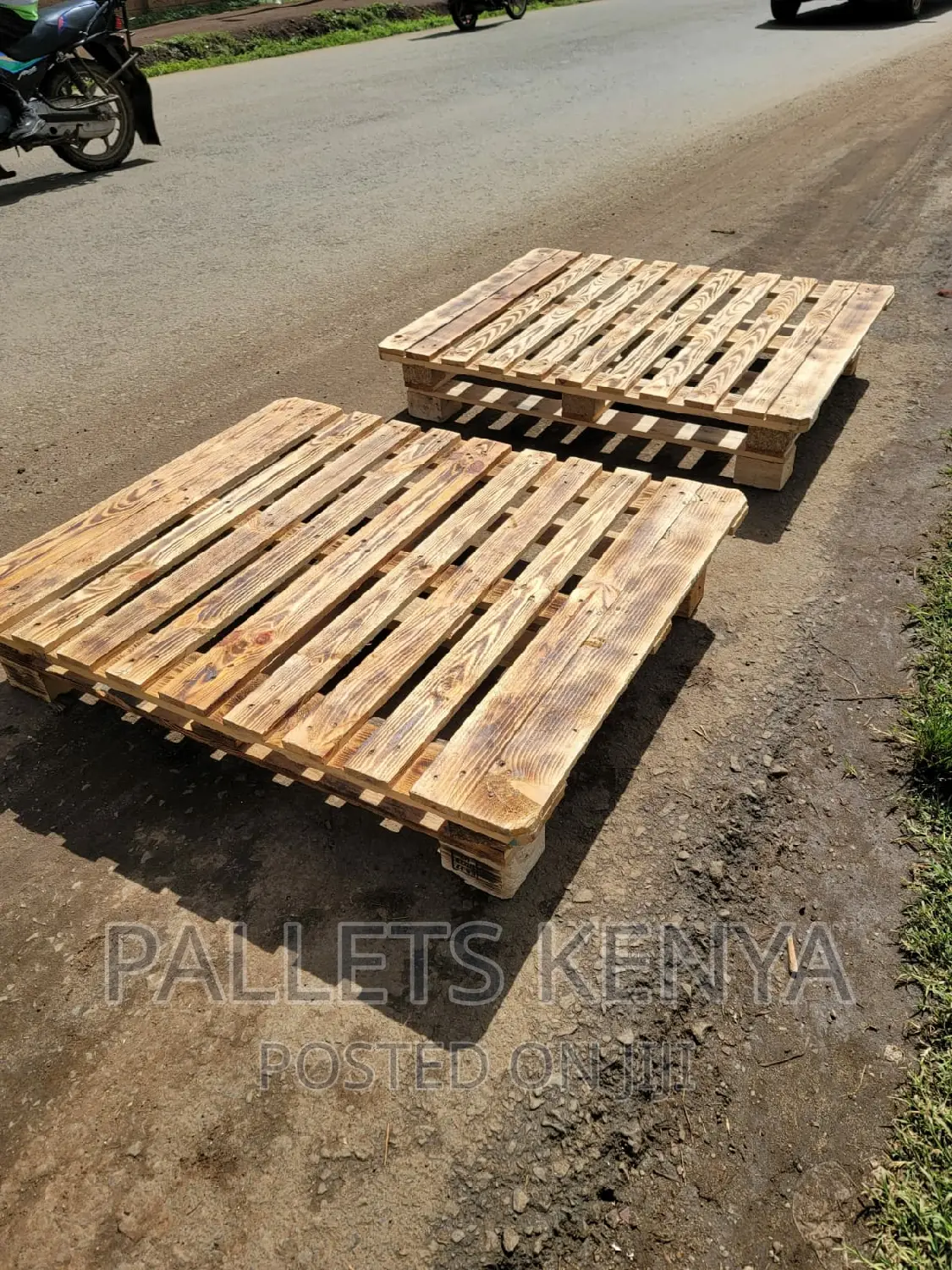 Pallet Bed- 4*6 Slightly Raised Pallet Bed. (#YC02,)