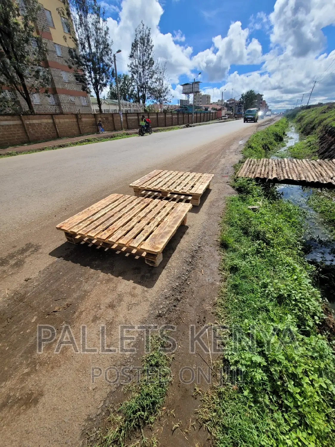 Pallet Bed- 4*6 Slightly Raised Pallet Bed. (#YC010)