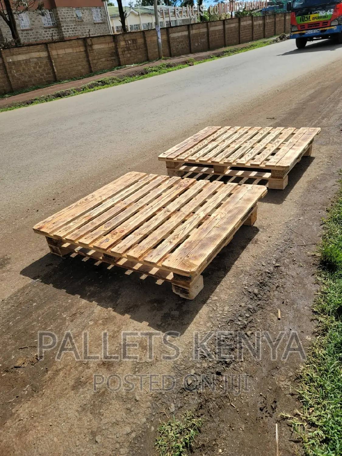 Pallet Bed- 4*6 Slightly Raised Pallet Bed. (#YC015)