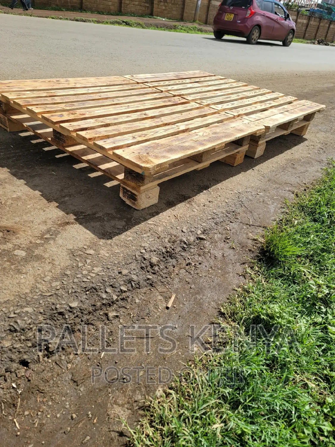Pallet Bed- 4*6 Slightly Raised Pallet Bed. (#Ycp01)