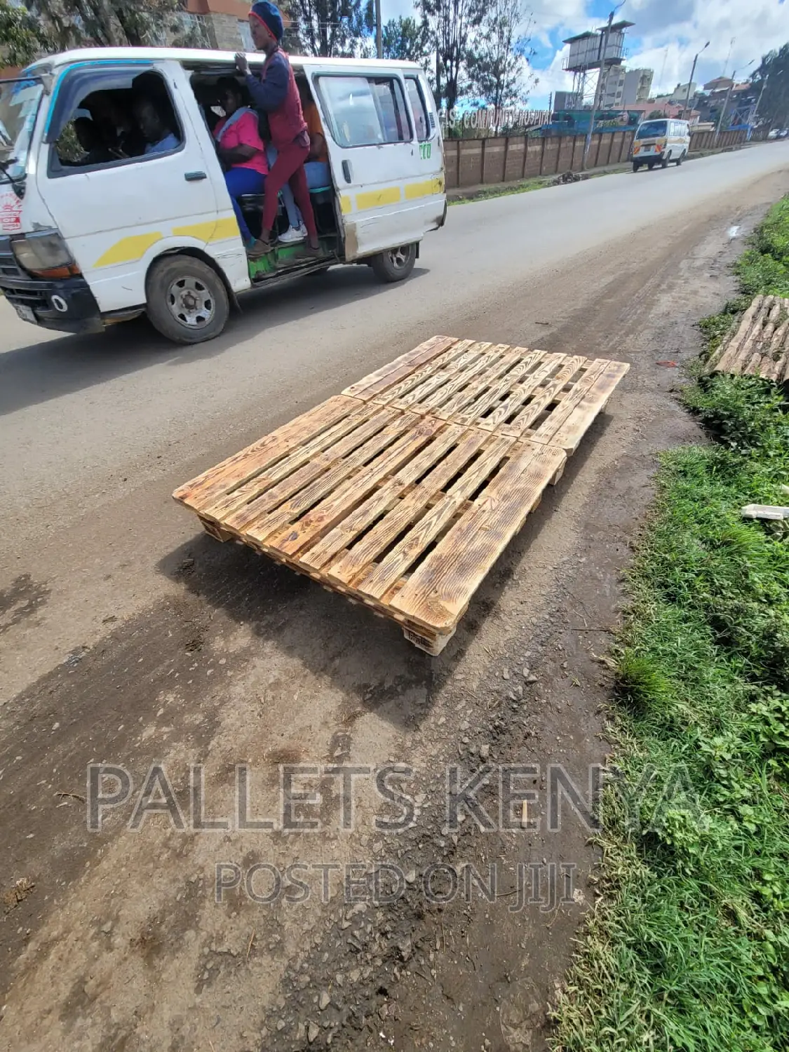 Pallet Bed- 4*6 Slightly Raised Pallet Bed. (#R2,3,4)