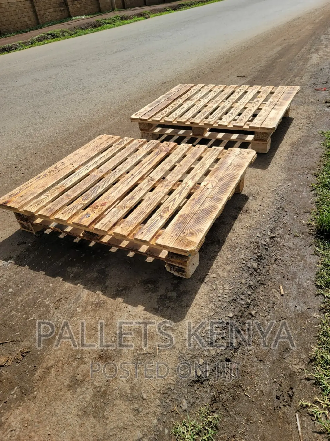 Pallet Bed- 4*6 Slightly Raised Pallet Bed. (#R2,3,4)