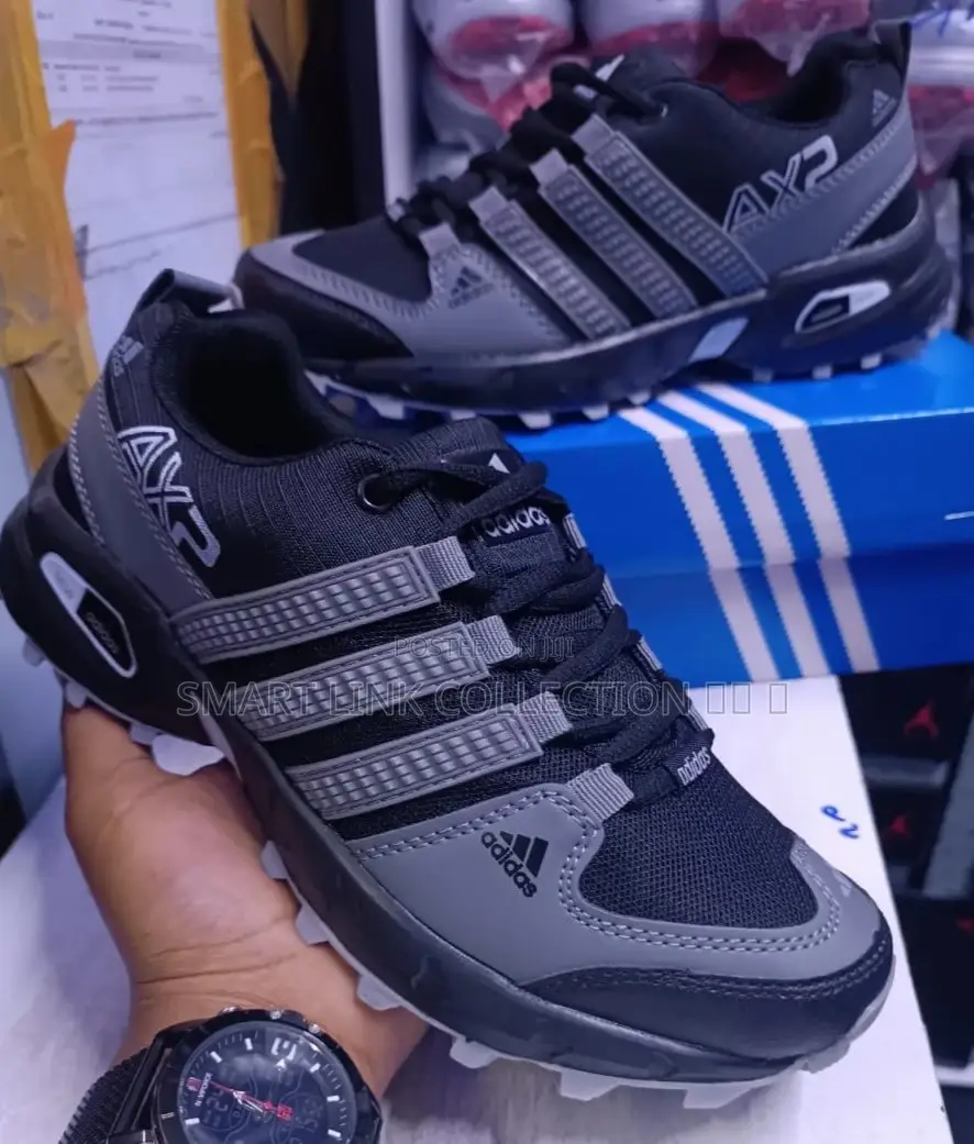 Adidas Sneakers