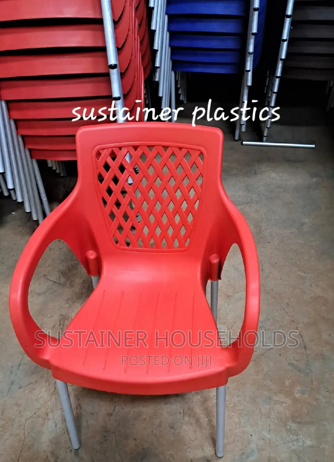 Plastic Chairs With Metallic Legs