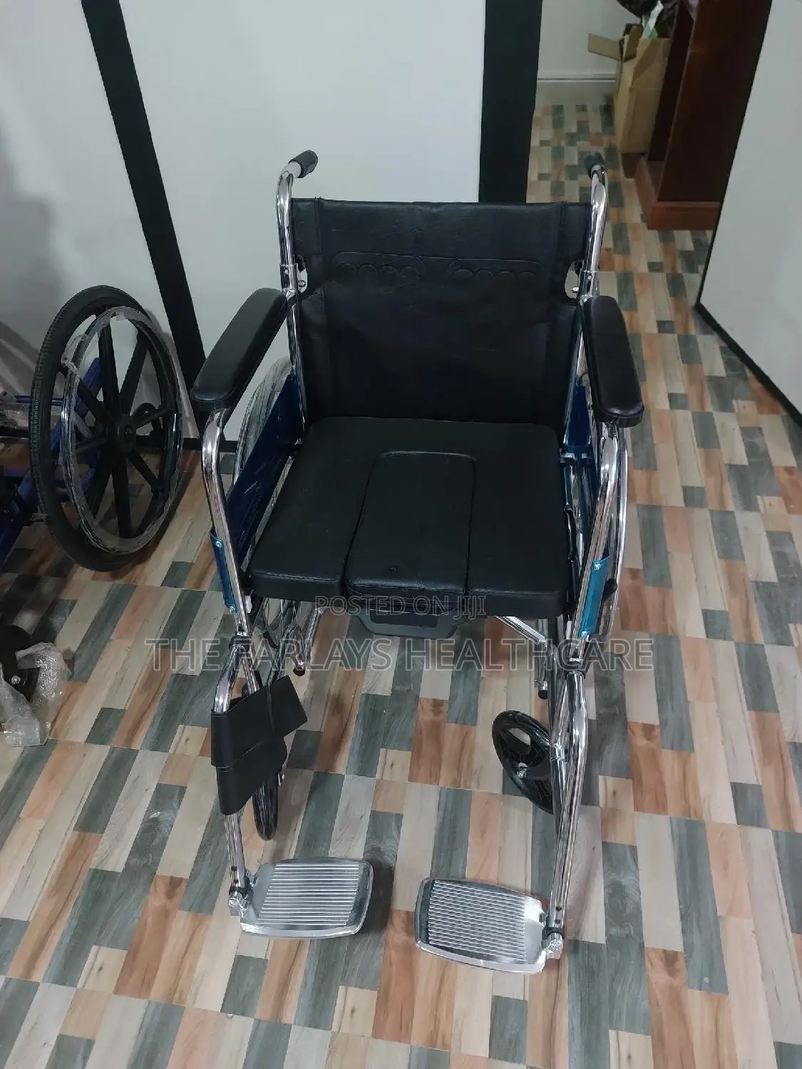 Standard Wheelchair With Commode