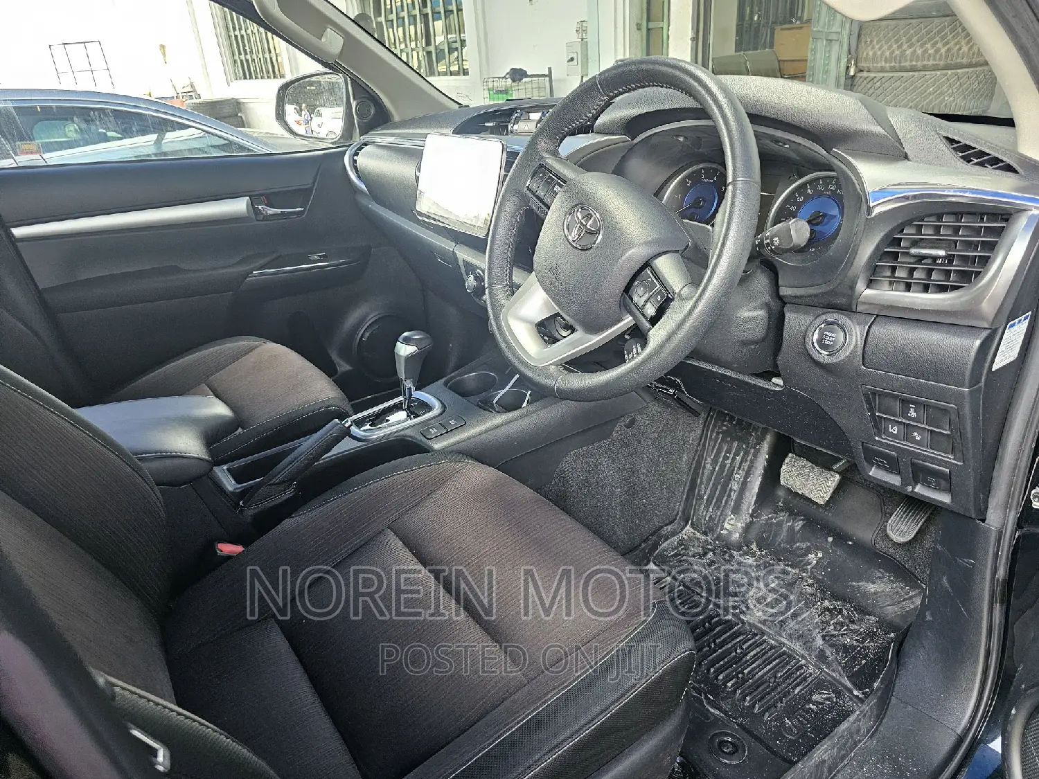 Toyota Hilux 2018 Black