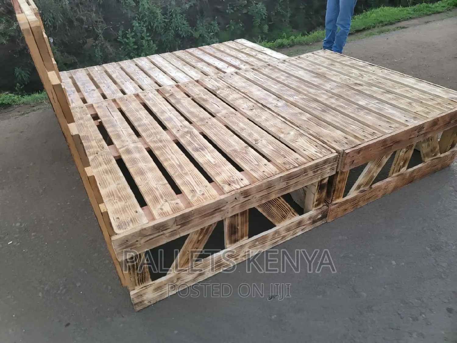Pallet Bed- 4*6 Detachable Pallet Bed. (#Z02)