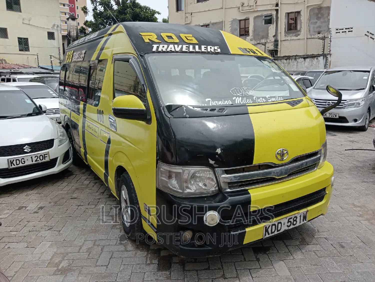 Toyota HiAce 2015 Yellow