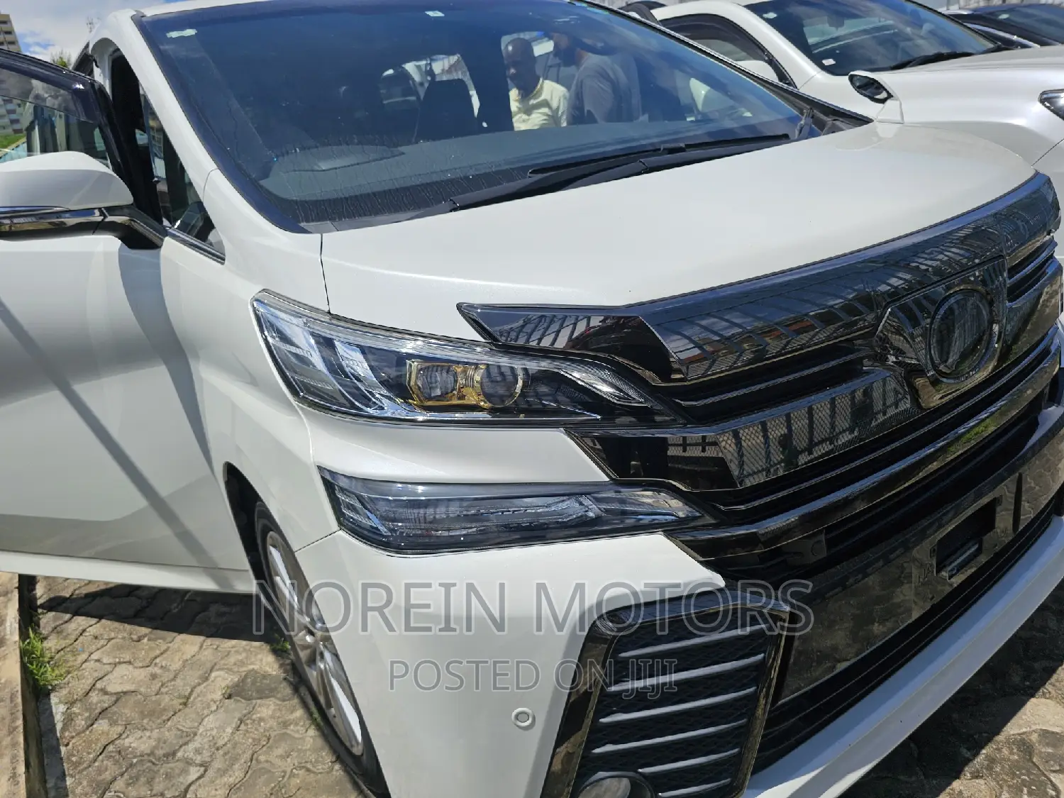 Toyota Vellfire 2017 Off white