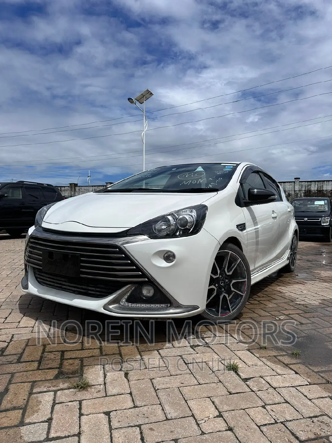 Toyota Aqua 2017 Off white