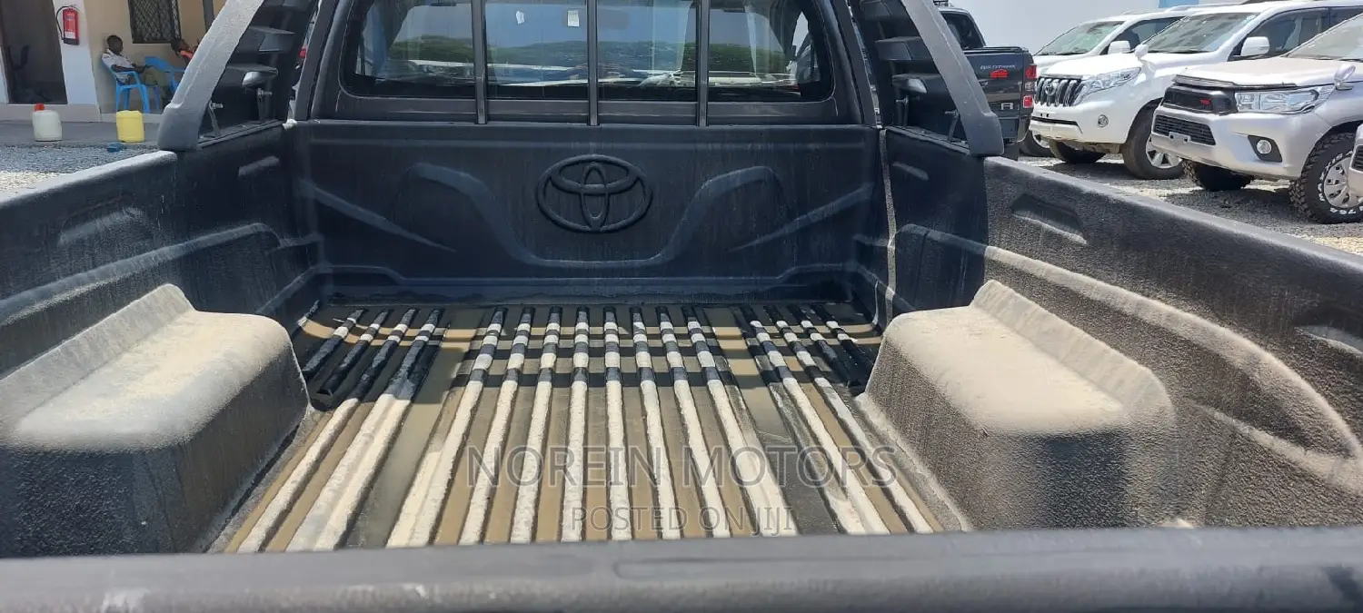 Toyota Hilux 2017 Gray