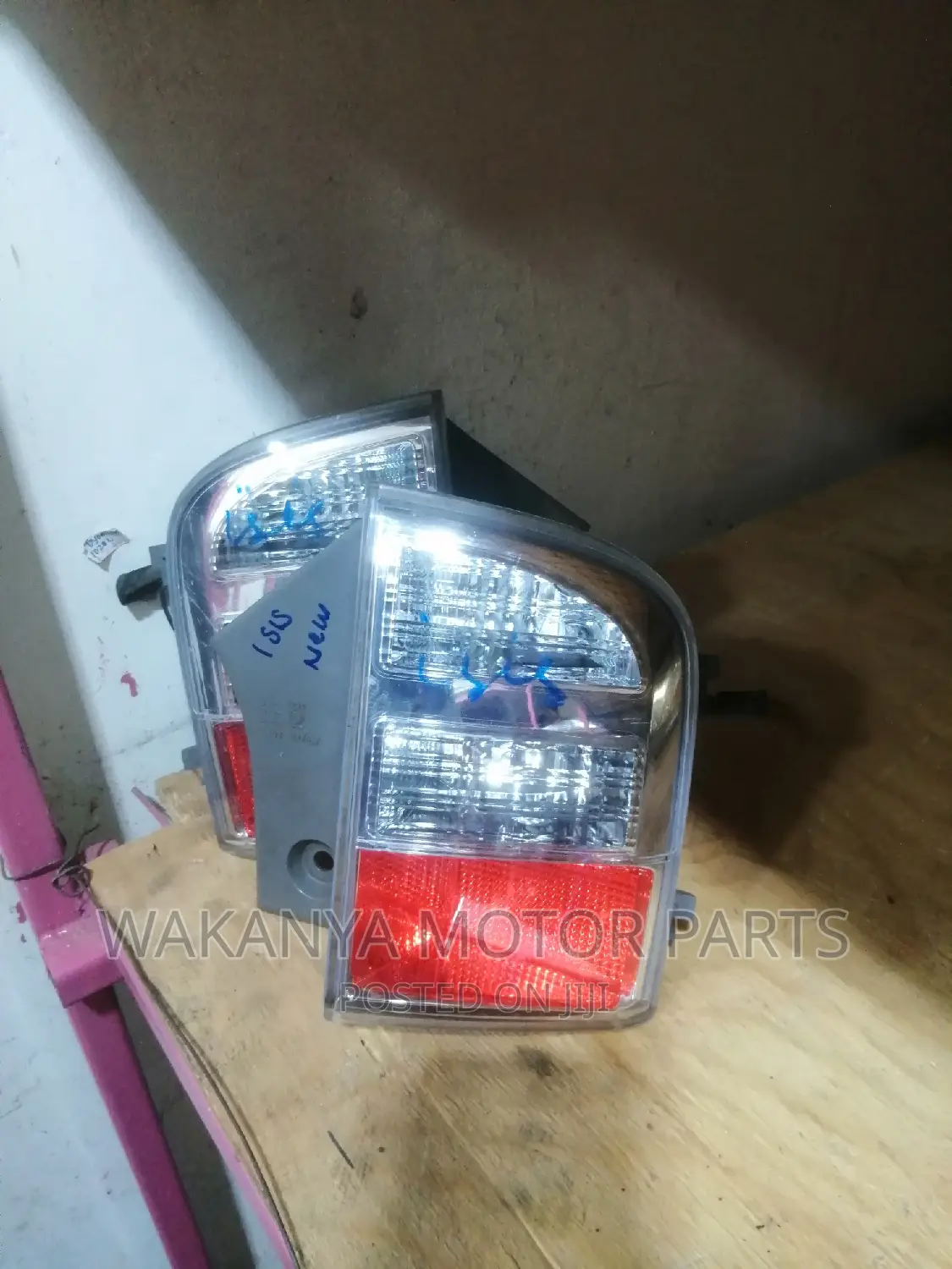 Toyota Isis 2010/2012 Rear Bumper Reflector Lamps, Ex Japan