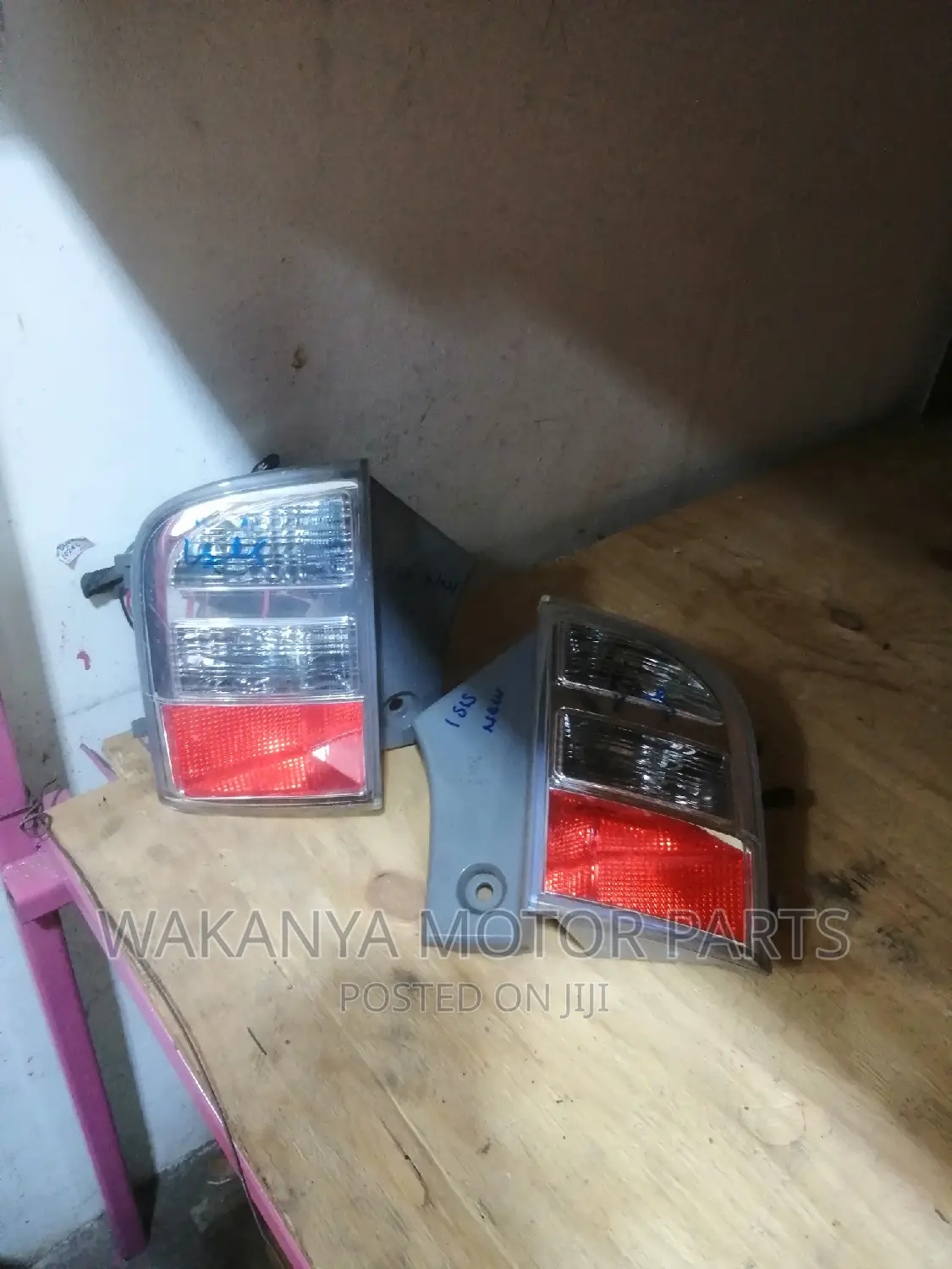 Toyota Isis 2010/2012 Rear Bumper Reflector Lamps, Ex Japan