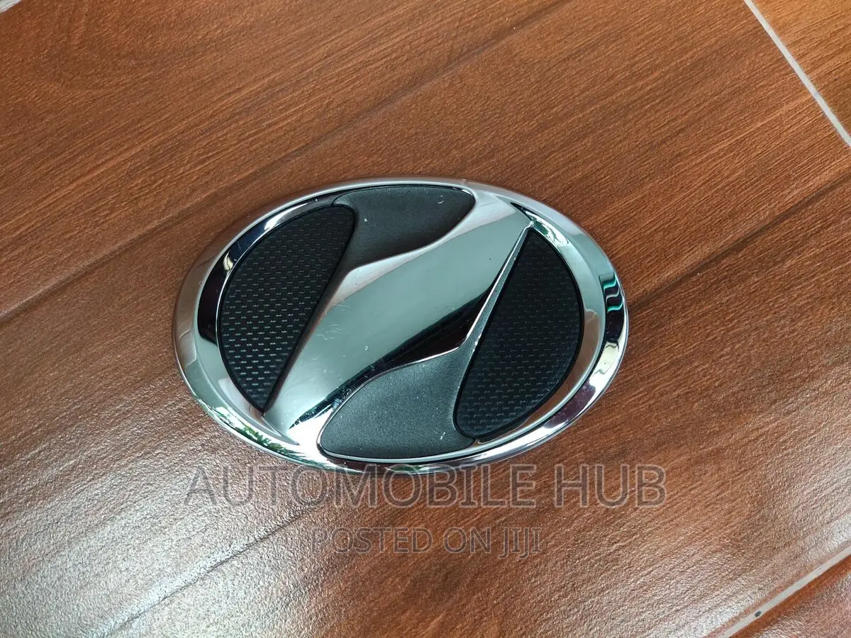 Front Logo Emblem for Toyota Vitz
