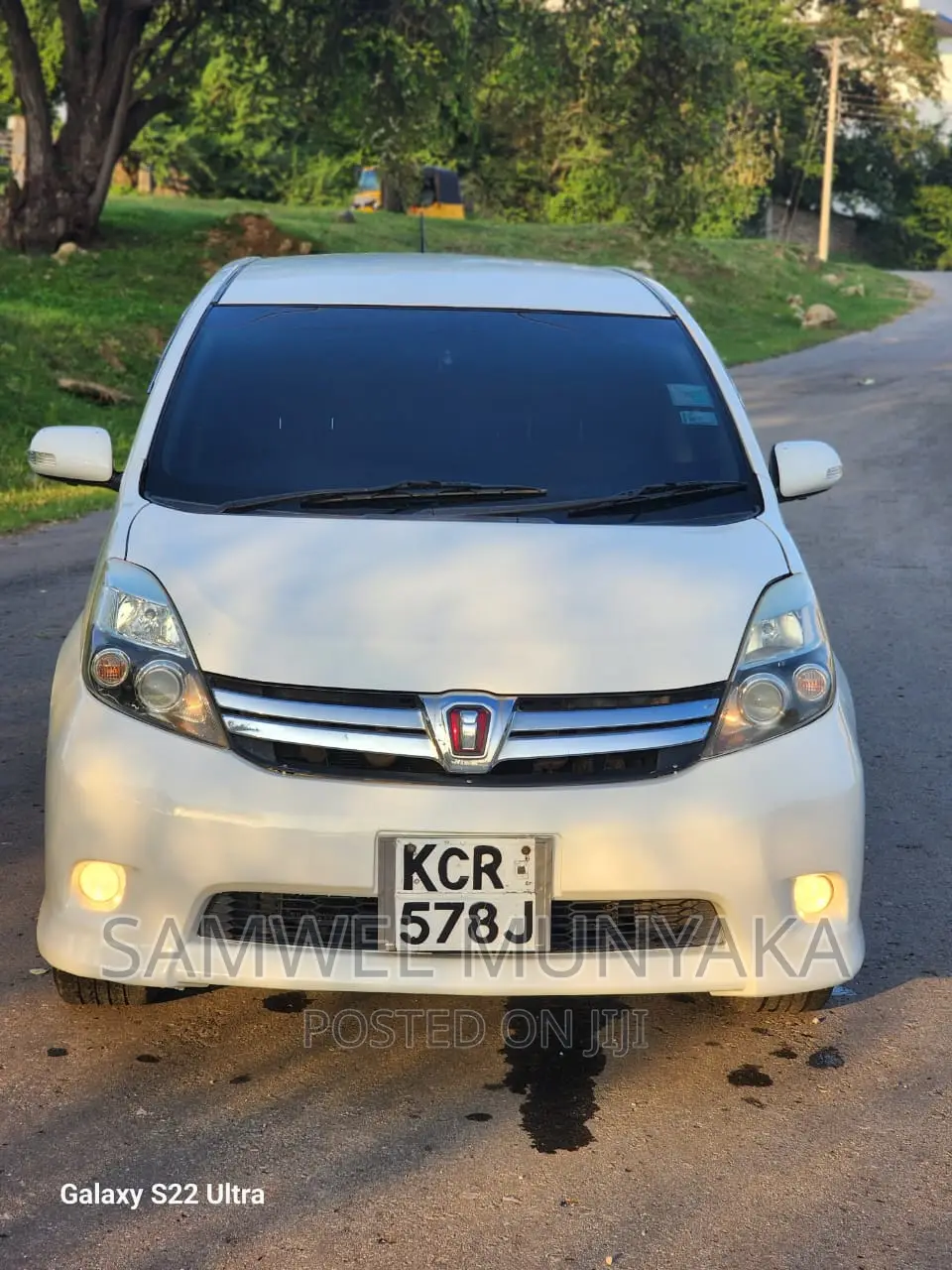 Toyota ISIS 1.8 Platana 2WD 2011 Pearl