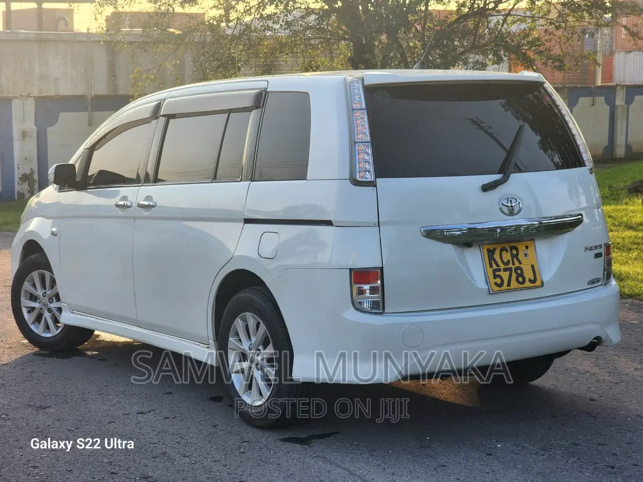 Toyota ISIS 1.8 Platana 2WD 2011 Pearl