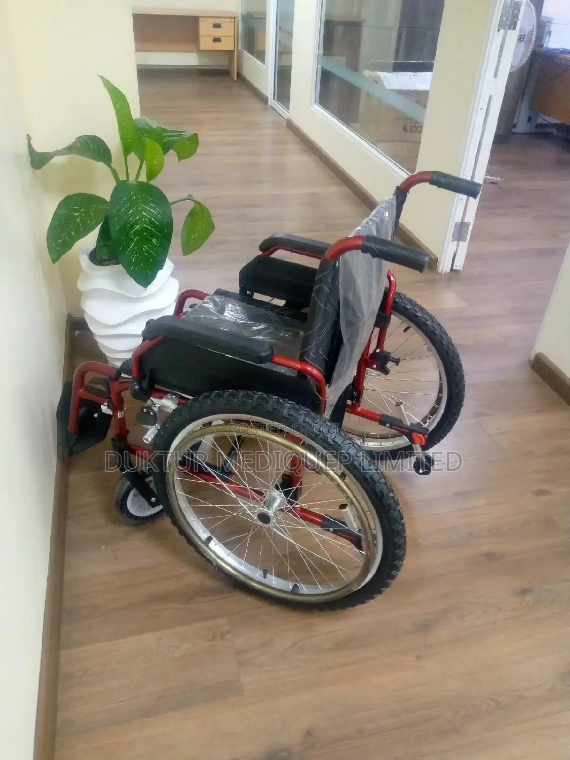 High End Wheelchair, Detachable Arm and Leg Rests