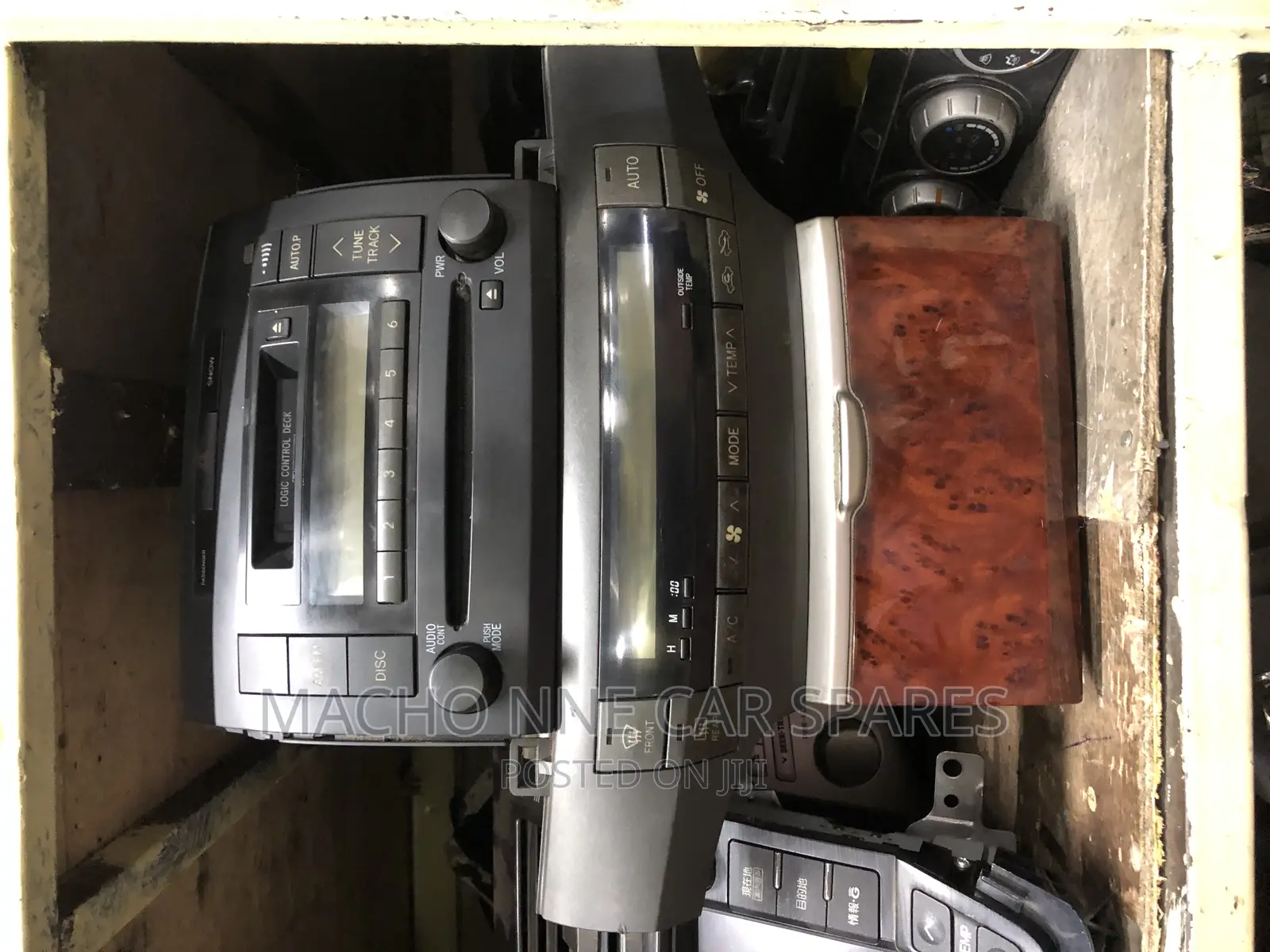 Toyota Premio 240 Radio Unit