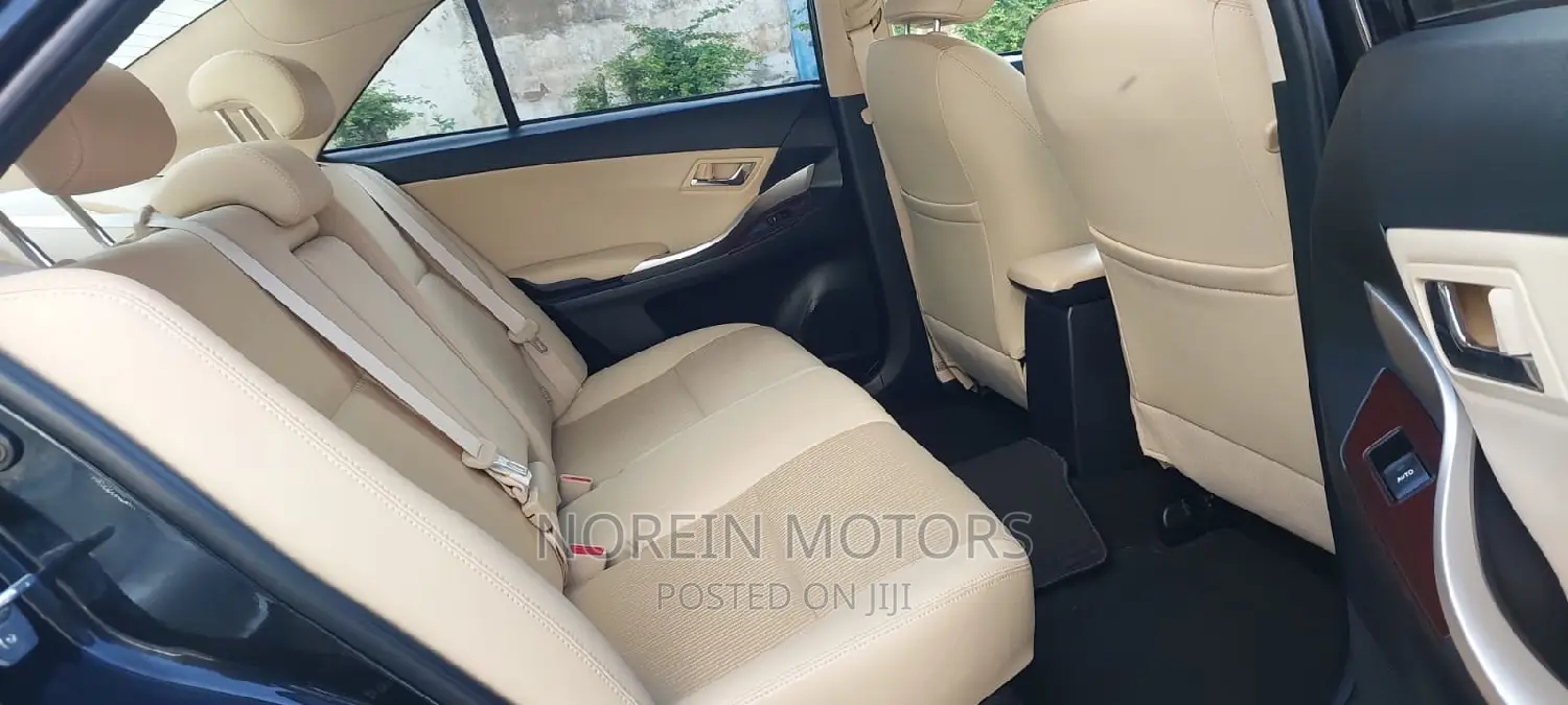 Toyota Premio 2018 Black