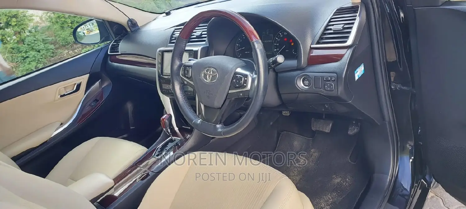 Toyota Premio 2018 Black