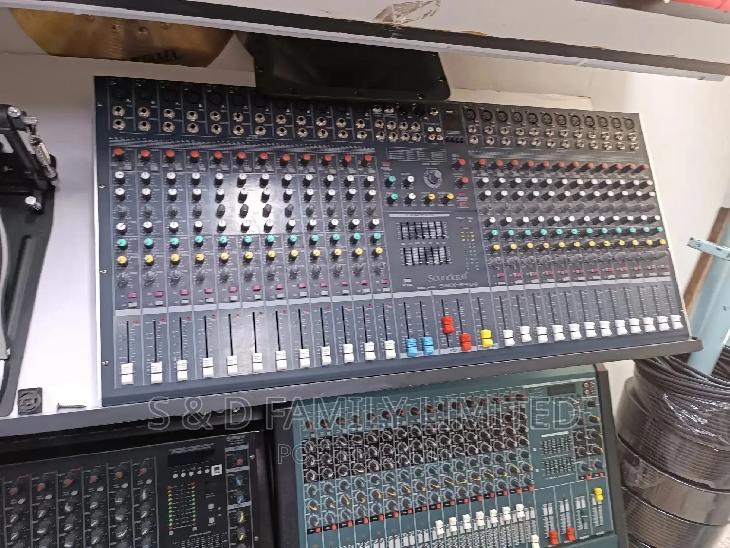 24 Channels Soundcraft Plain Mixer