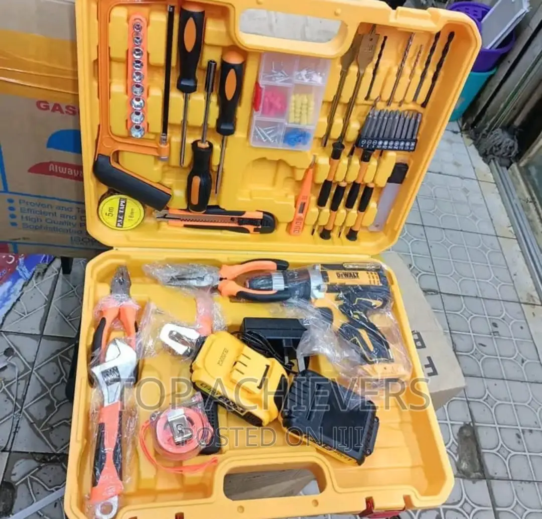 Dewalt Rechargeable Drill With Accessories 21v