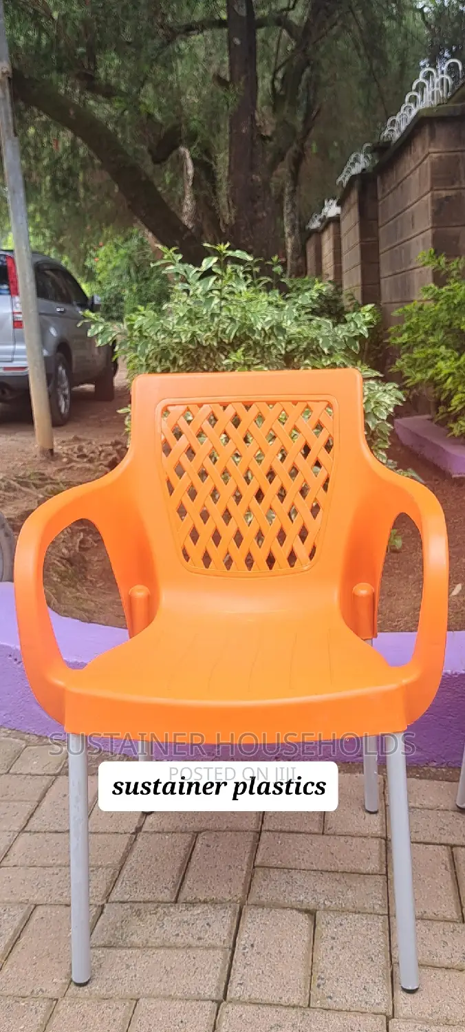 Plastic Chairs With Stainless Metallic Legs