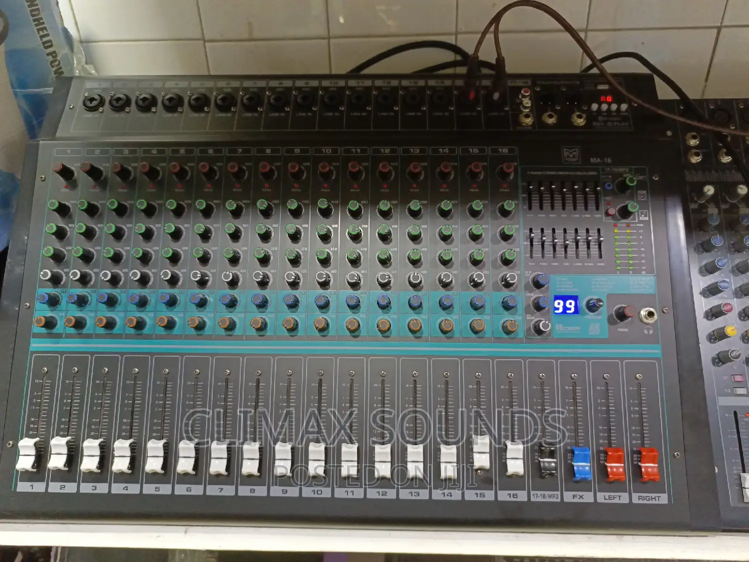 Professional Powered Mixer 12 Channels, Martin Audio