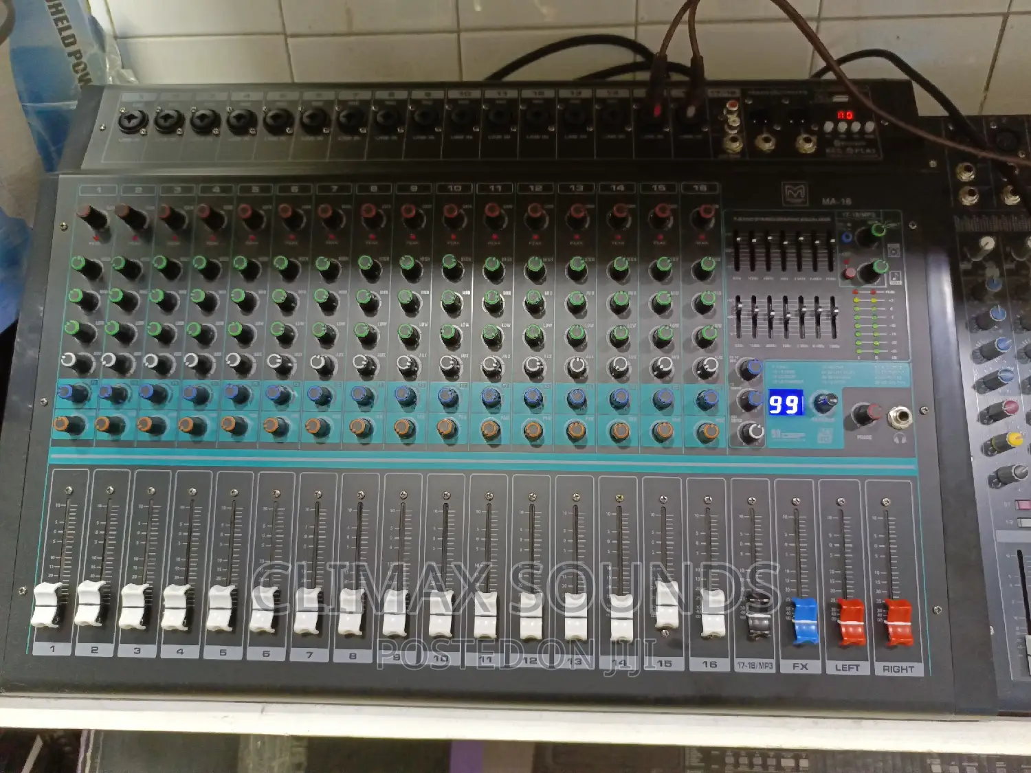Professional Powered Mixer 12 Channels, Martin Audio
