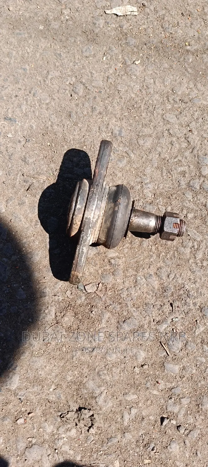 Toyota Hiace 7L Box 1kd/2kd,2tr/1tr Lower Ball Joints.