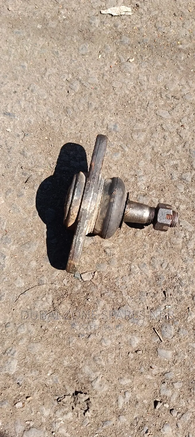 Toyota Hiace 7L Box 1kd/2kd,2tr/1tr Lower Ball Joints.