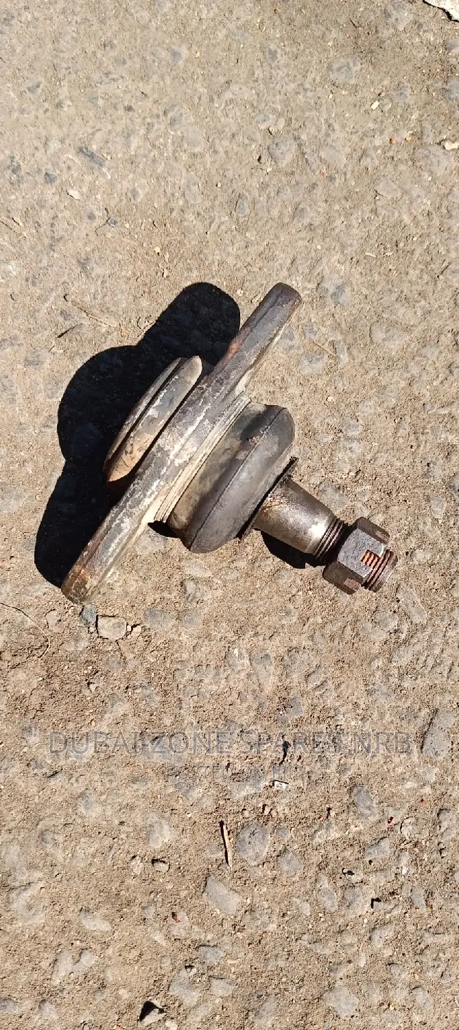Toyota Hiace 7L Box 1kd/2kd,2tr/1tr Lower Ball Joints.