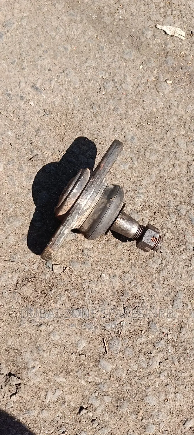 Toyota Hiace 7L Box 1kd/2kd,2tr/1tr Lower Ball Joints.