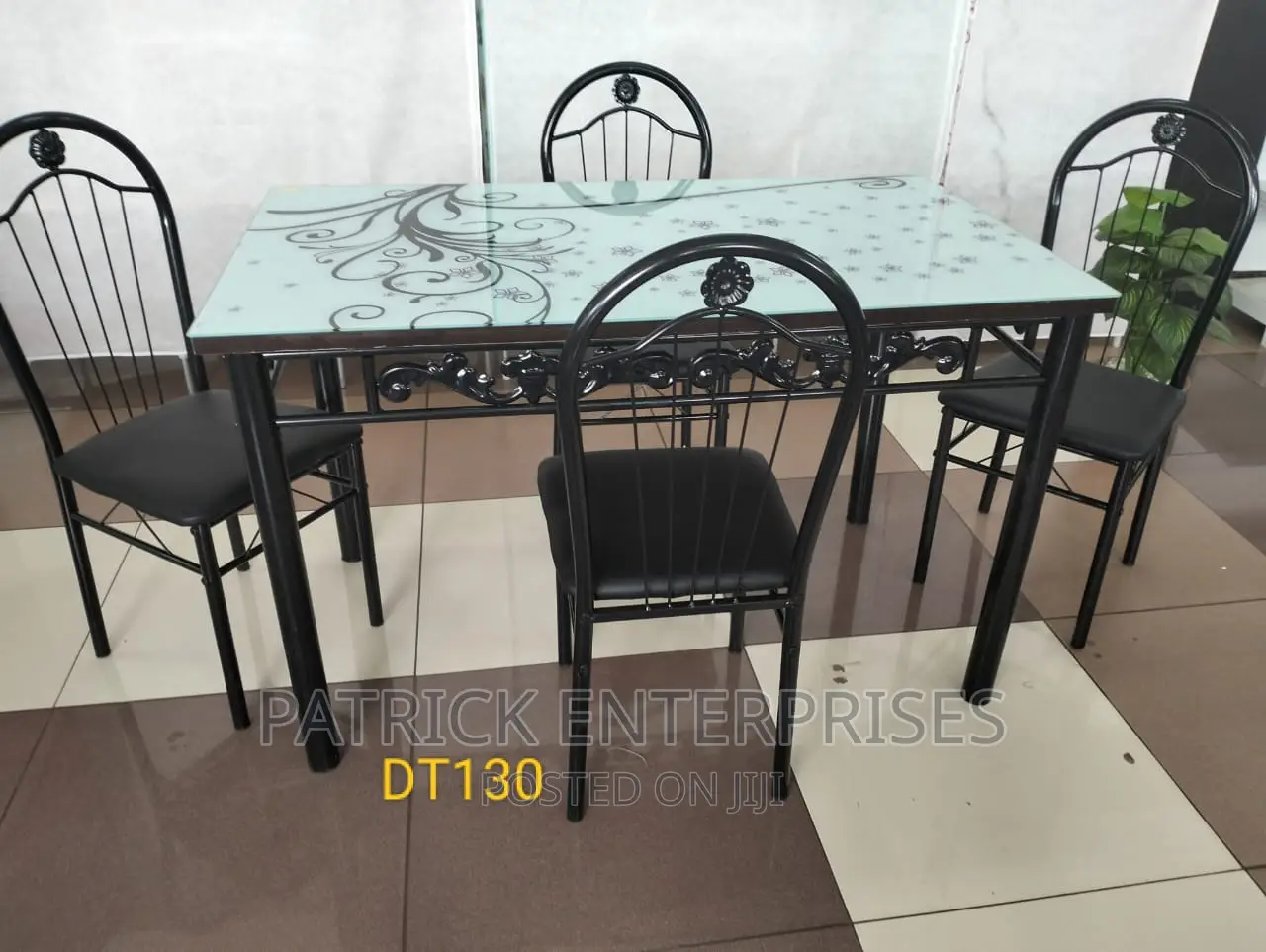 Imported Morden Dinning Table 4 Seater Top Glass