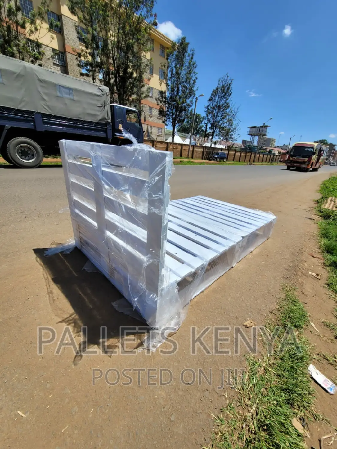 Pallet Bed- 4*6 Premium White Pallet Bed. (#SC19)