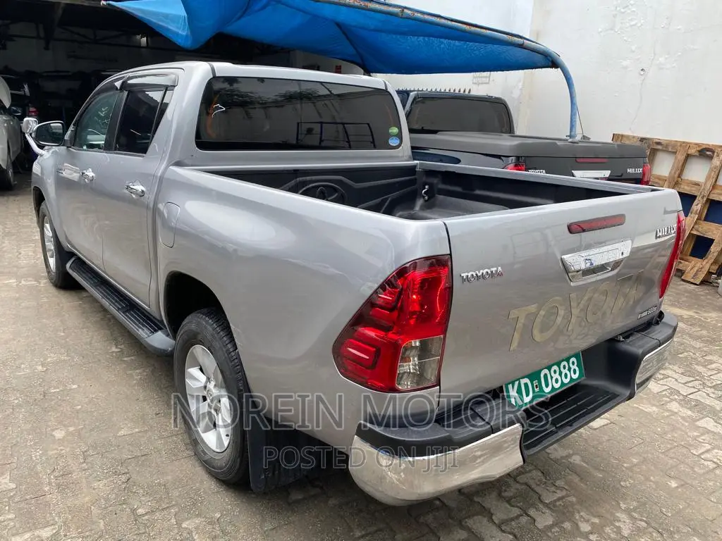 Toyota Hilux 2018 Silver