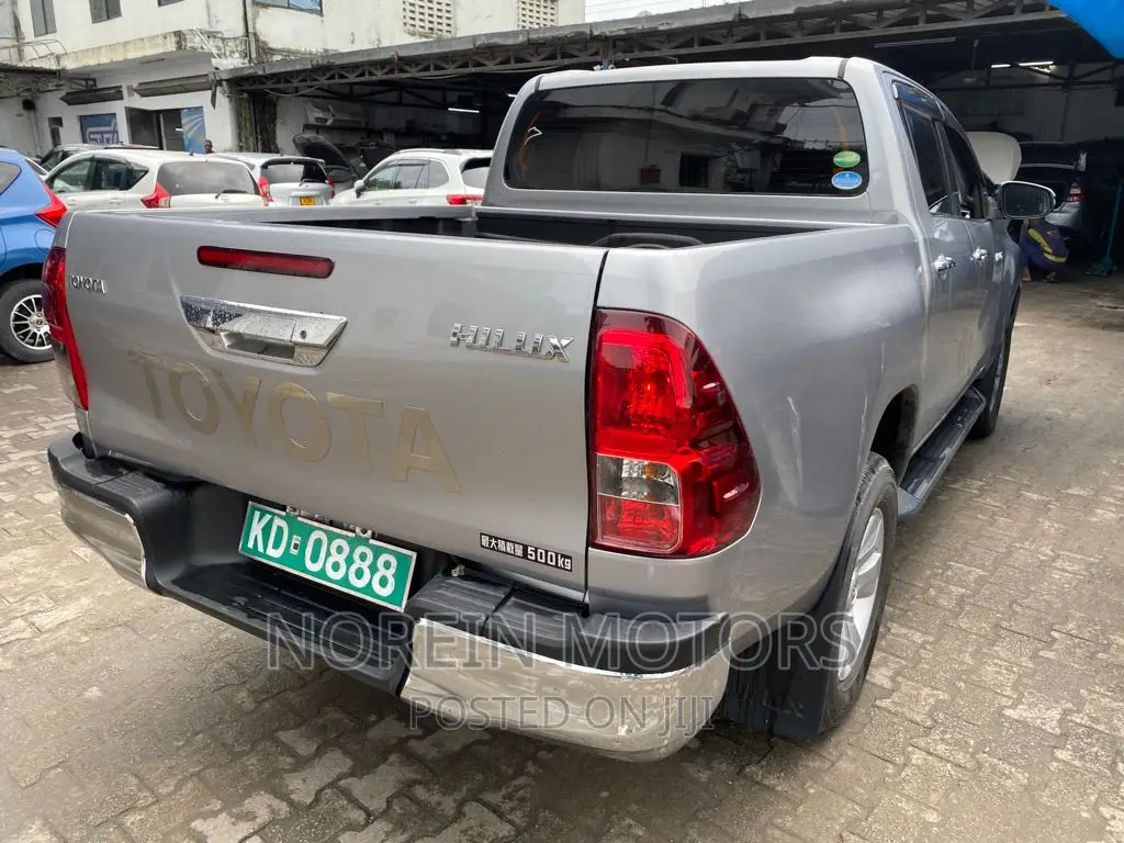 Toyota Hilux 2018 Silver