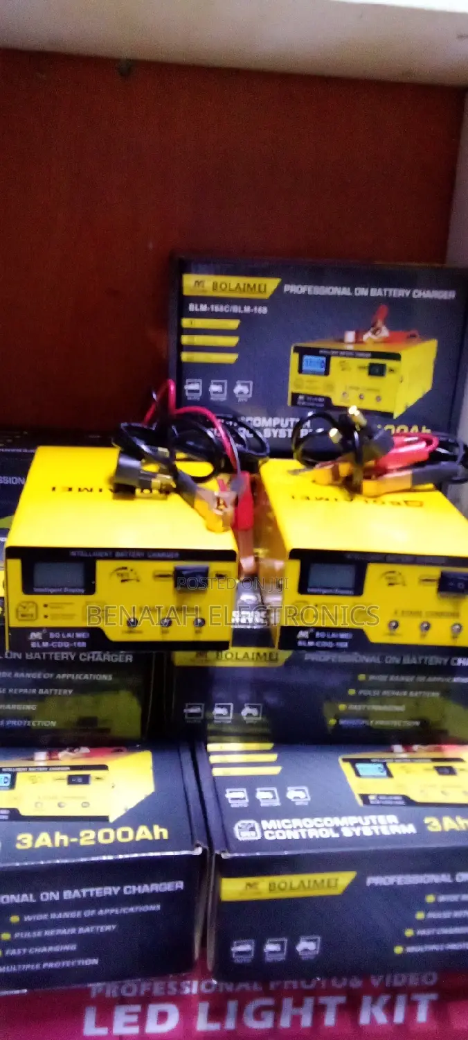 Universal 12vlts/24 VLTS Baloimei BLM 168 Charger