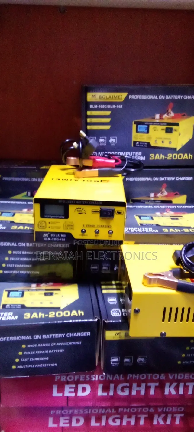 Universal 12vlts/24 VLTS Baloimei BLM 168 Charger