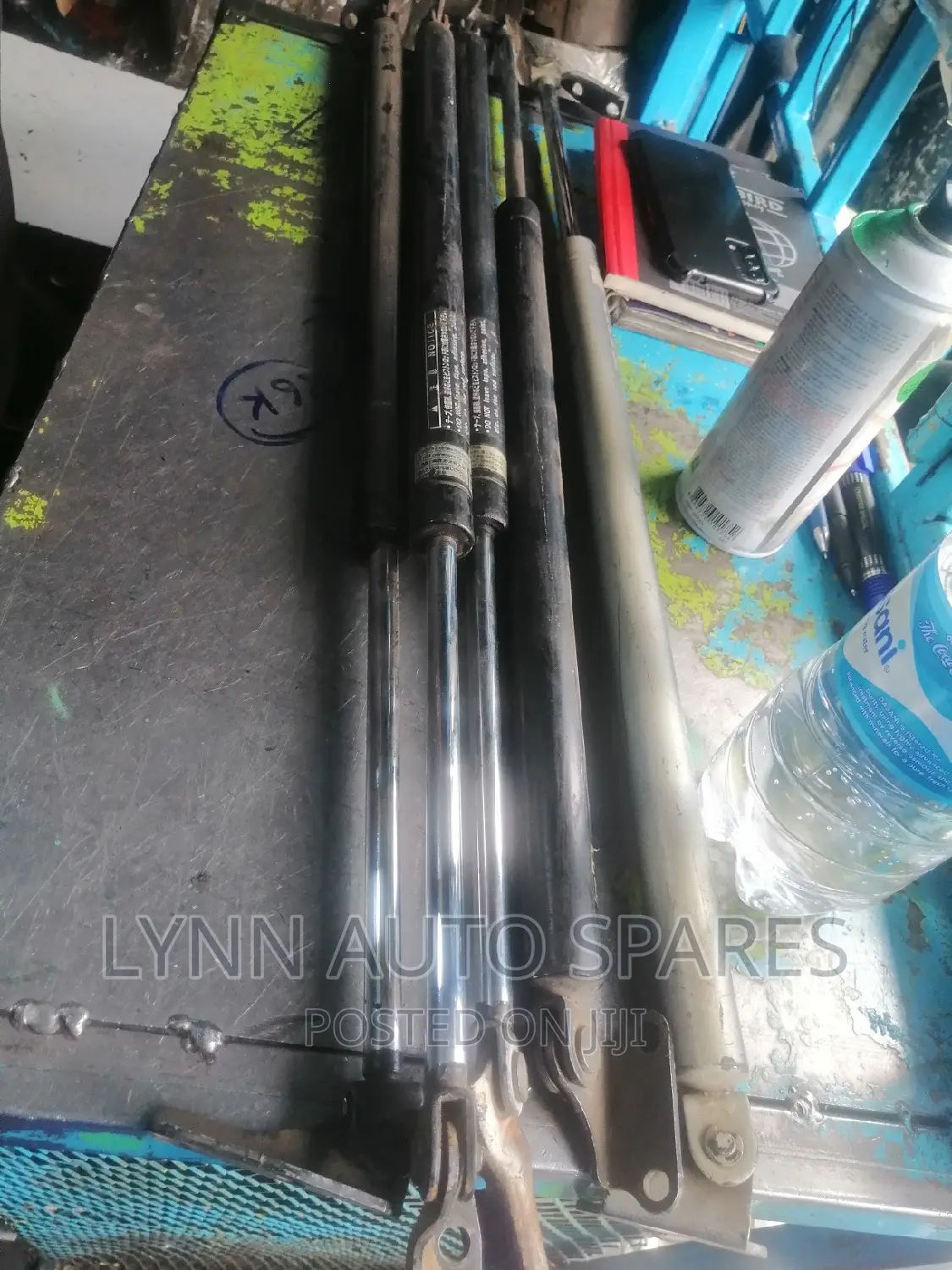 Toyota Shark 3l/5l Rear Boot Shock