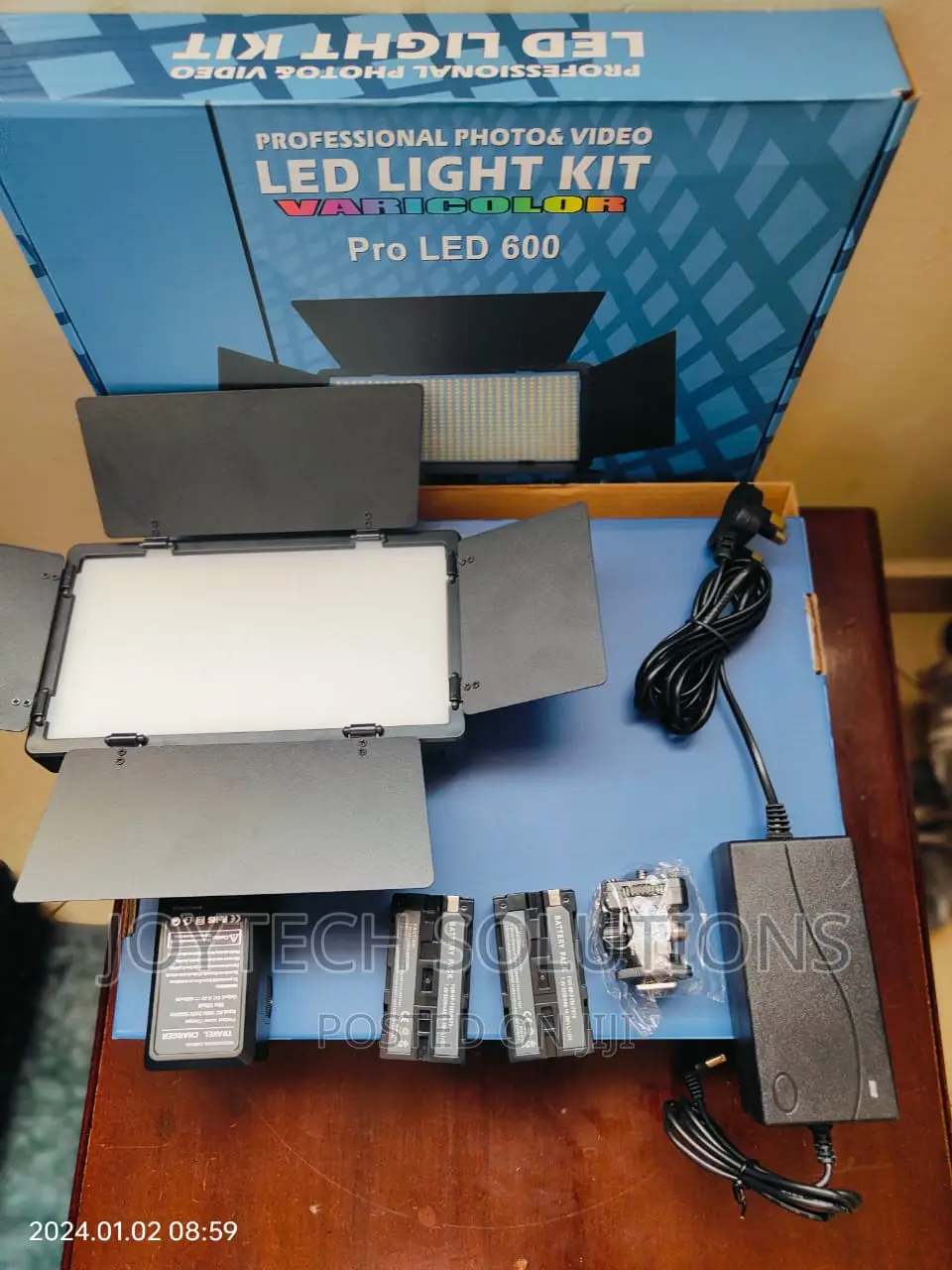PRO LED 600 Video Light With 2 Batteries,Charger Ac Adapter
