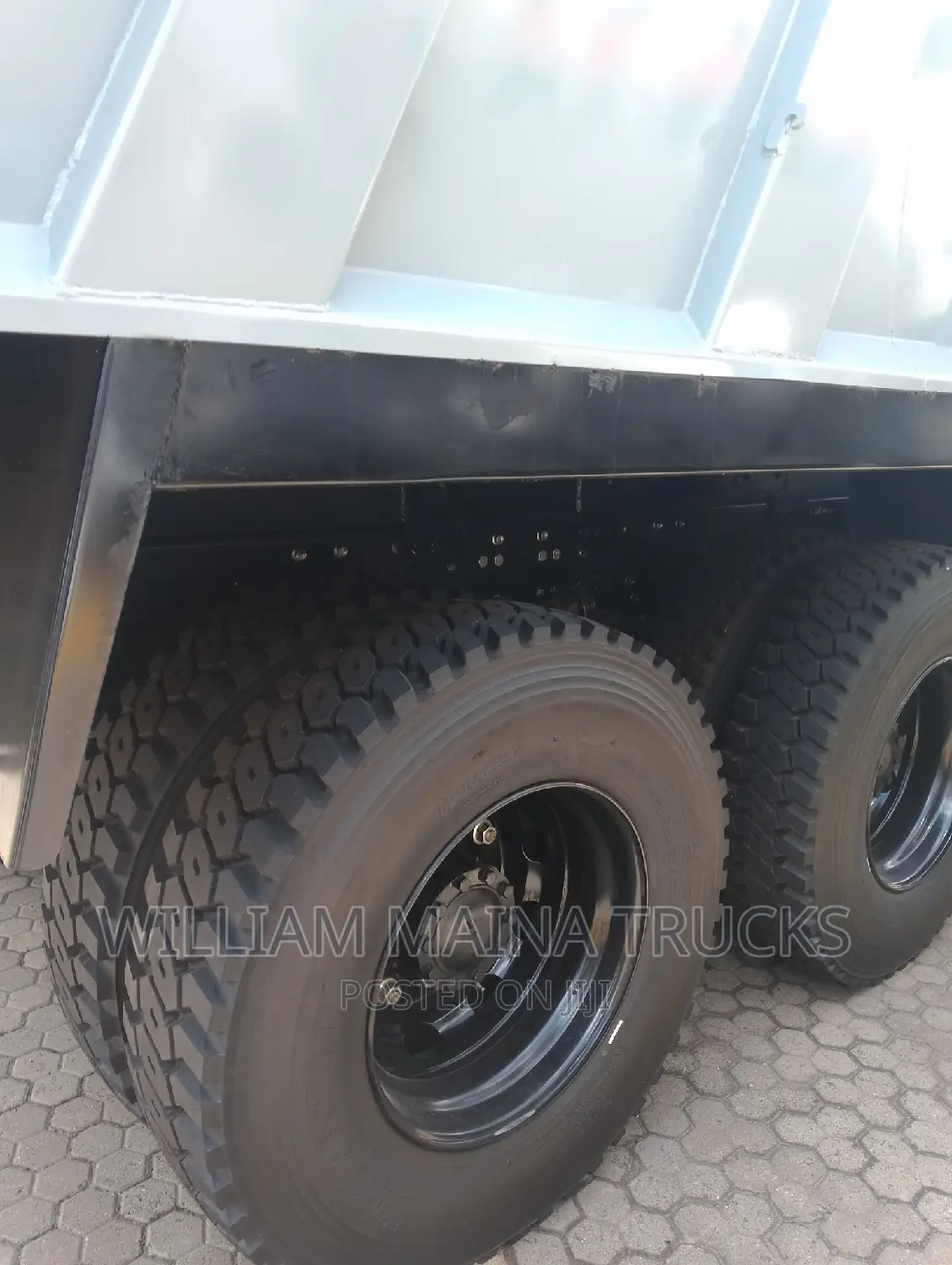 Isuzu FVZ 34T (Tipper)