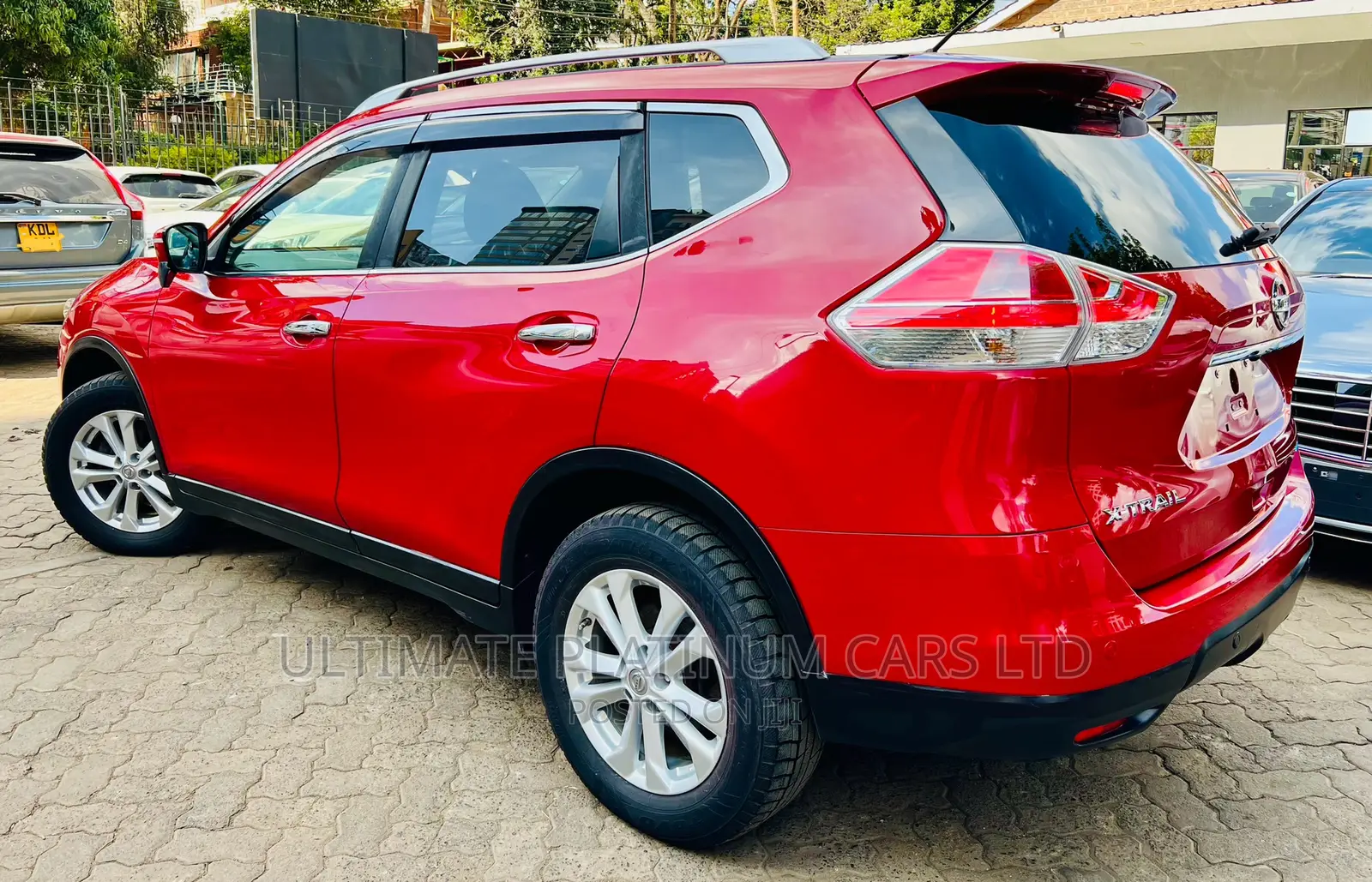 Nissan X-Trail 2.0 Petrol AWD 2016 Red