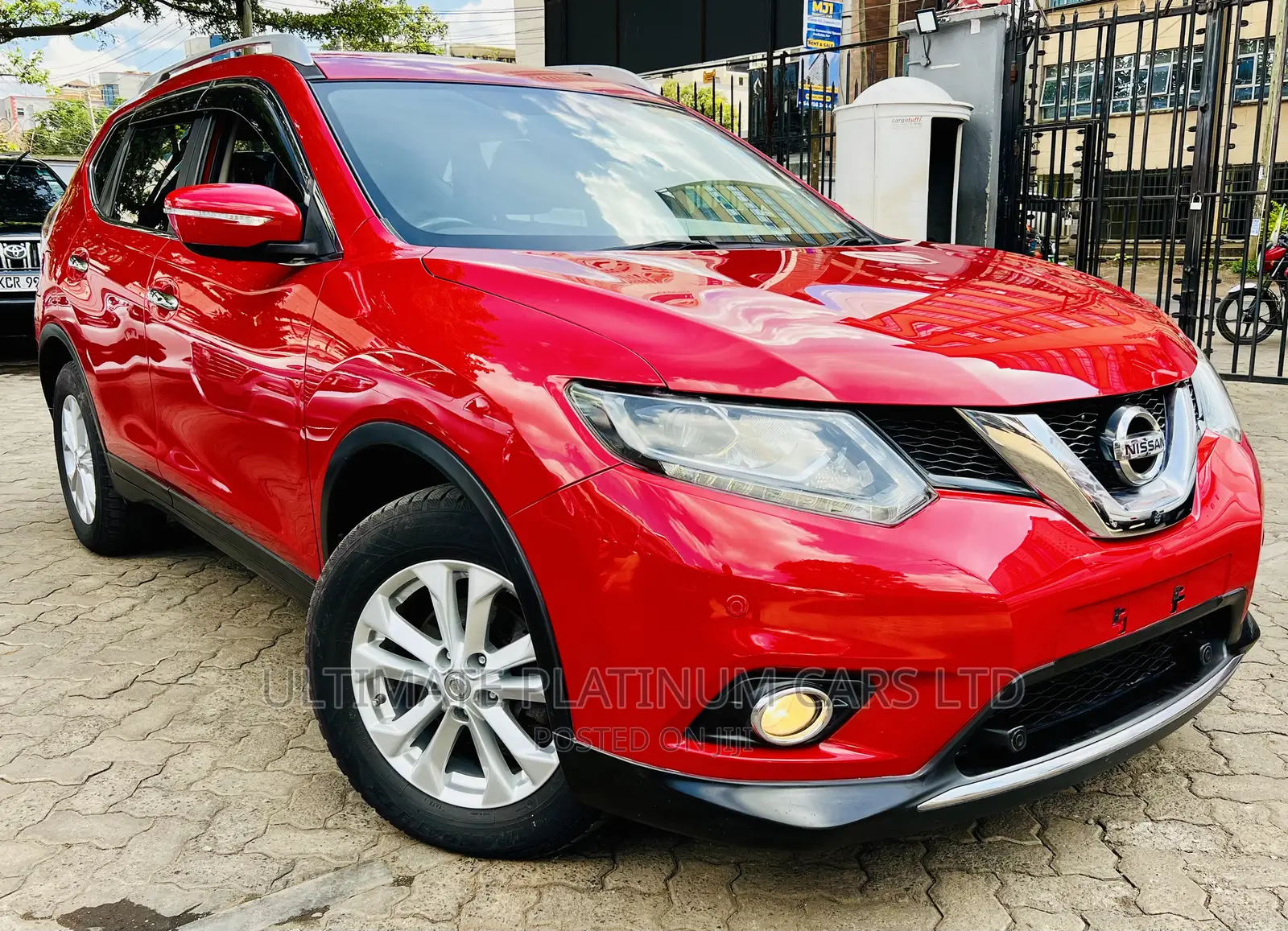 Nissan X-Trail 2.0 Petrol AWD 2016 Red
