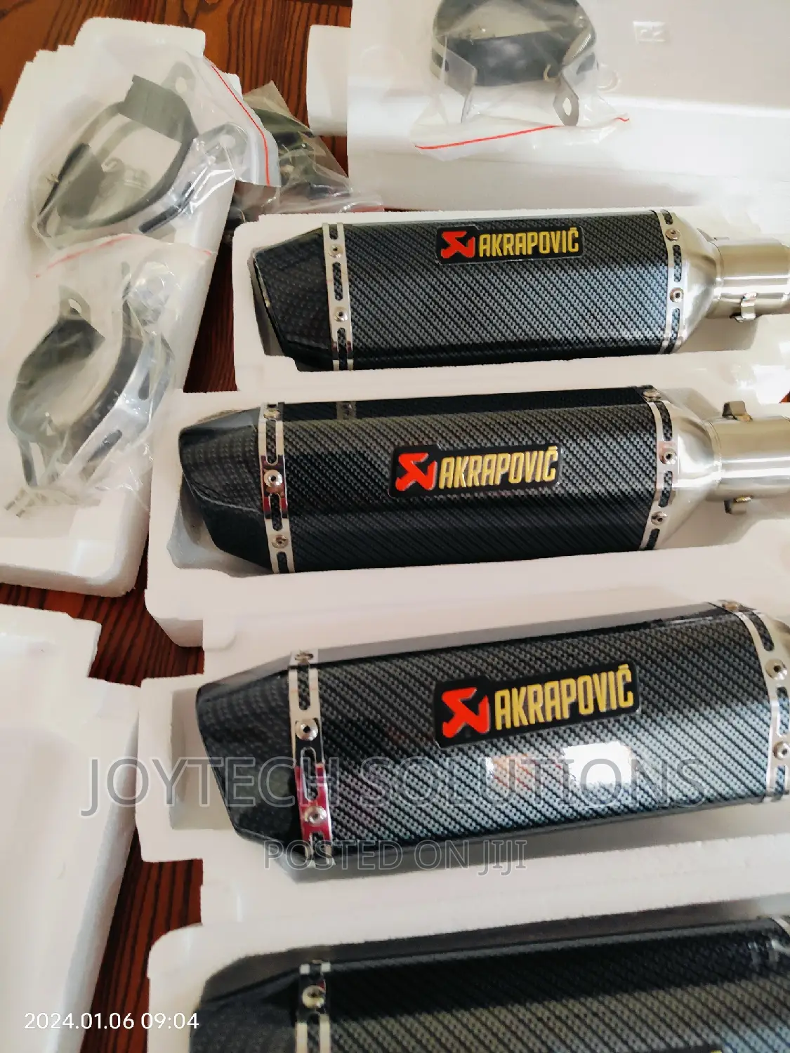 Improved Akrapovic Exhaust Muffler Motorcycle Pipe.